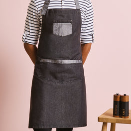 Domain contrast denim bib apron